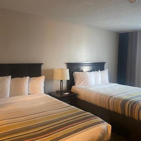 乡村旅馆&西村堪萨斯市套房 Bonner Springs 外观 照片